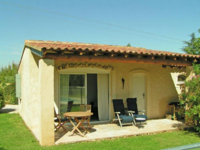 Cozy cottage in Carpentras with fenced pool